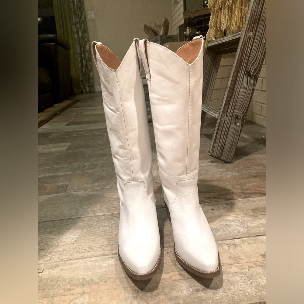 Dingo White Boots